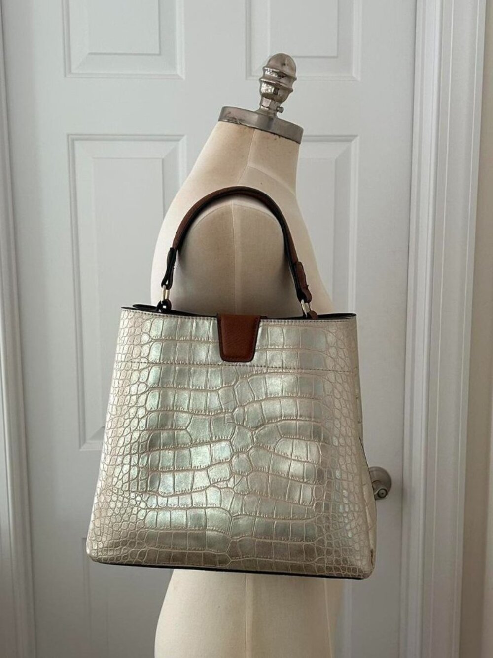 JEN & CO Cream crocodile animal print embossed vegan leather purse